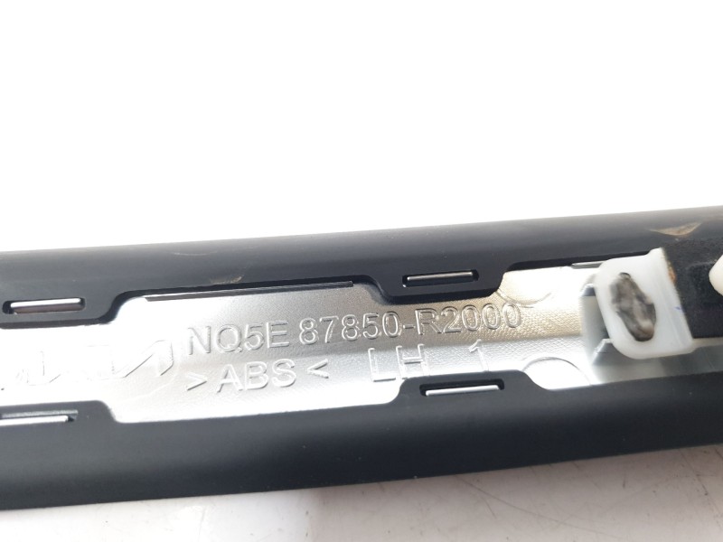 Recambio de moldura para kia sportage referencia OEM IAM 87850R2000  