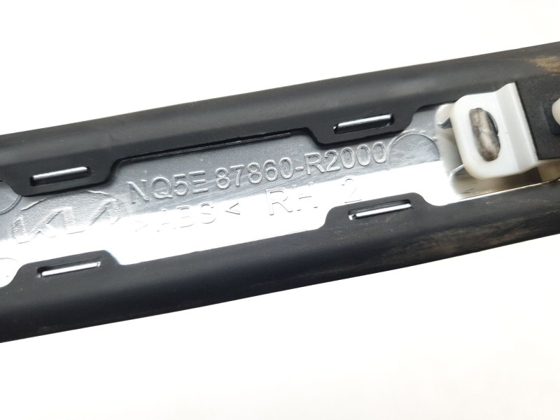 Recambio de moldura para kia sportage referencia OEM IAM 87860R2000  