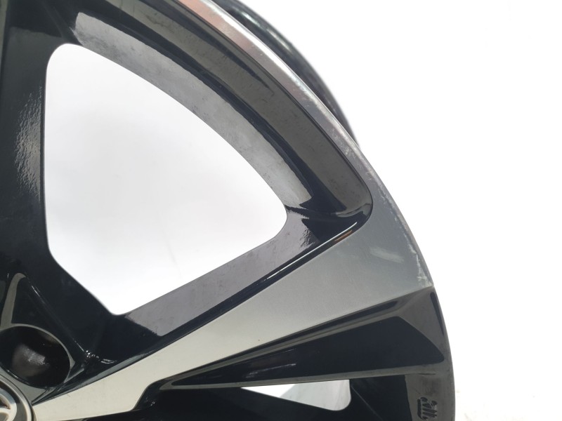 Recambio de llanta para toyota c-hr hybrid active referencia OEM IAM 42611F4331  