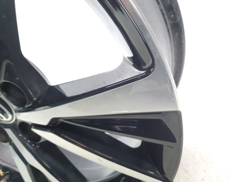 Recambio de llanta para toyota c-hr hybrid active referencia OEM IAM 42611F4331  