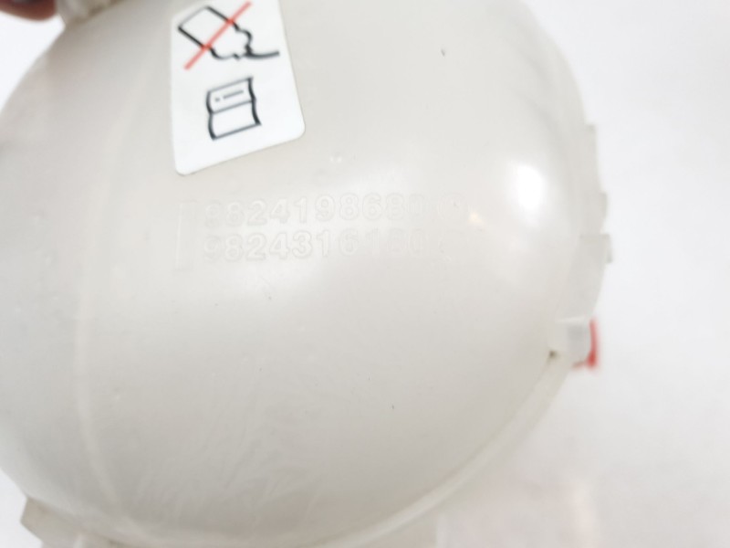 Recambio de deposito expansion para citroën c4 berlina e-feel referencia OEM IAM 9824198680 / 9824316180  