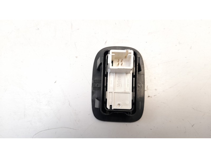 Recambio de mando elevalunas trasero izquierdo para peugeot 208 1.6 blue-hdi fap referencia OEM IAM 96751119ZD IAF440107CP 