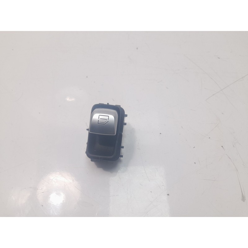 Recambio de mando elevalunas trasero derecho para mercedes-benz clase c (w205) familiar 2.1 cdi cat referencia OEM IAM A22290522