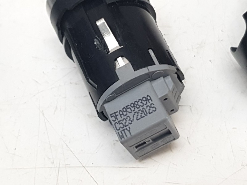 Recambio de conmutador de arranque para seat leon sportstourer (kl8) referencia OEM IAM 5FA959839A  