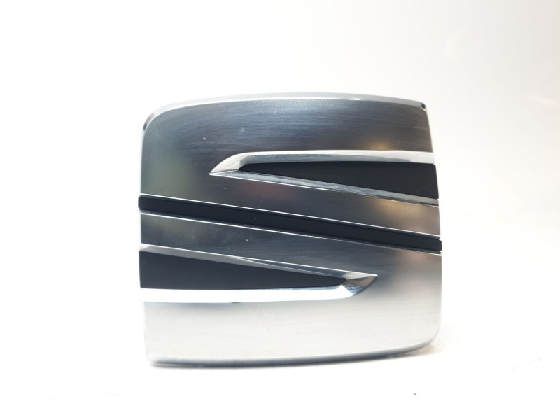 Recambio de emblema para seat leon sportstourer (kl8) referencia OEM IAM 5FA853679C  