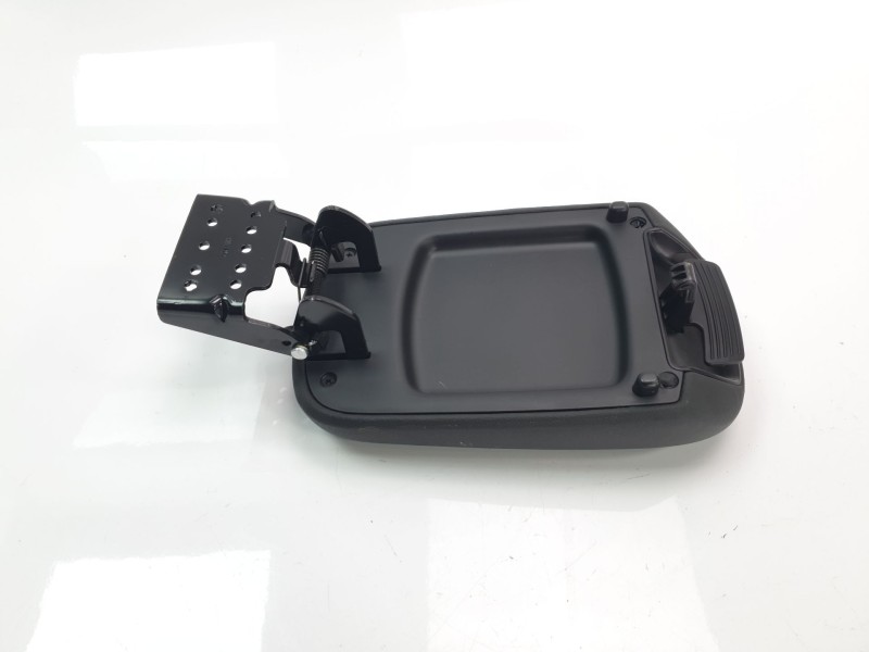 Recambio de apoyabrazos central para hyundai kona referencia OEM IAM 84660J9000TRY  