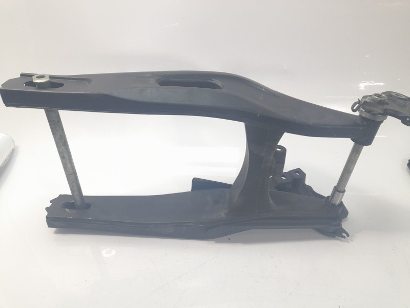 Recambio de basculante para yamaha mt -07 referencia OEM IAM 1WS2211010  