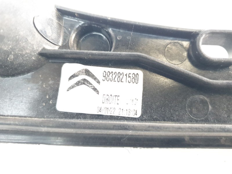 Recambio de elevalunas delantero derecho para citroën c4 berlina e-feel referencia OEM IAM 9832821580  