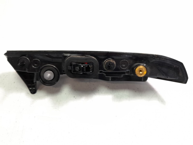 Recambio de piloto trasero izquierdo interior para citroën c4 berlina e-feel referencia OEM IAM 9831120680  