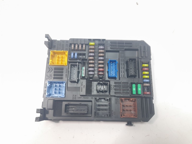 Recambio de caja reles / fusibles para citroën c4 cactus shine referencia OEM IAM 9819851280  