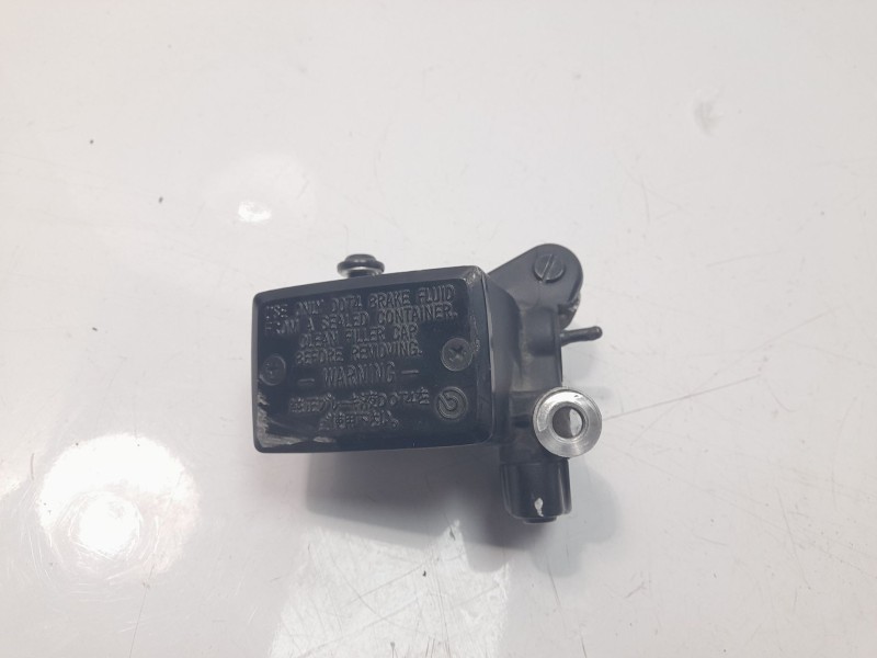 Recambio de bomba freno delantera para yamaha mt -07 referencia OEM IAM 1XB2580A00  