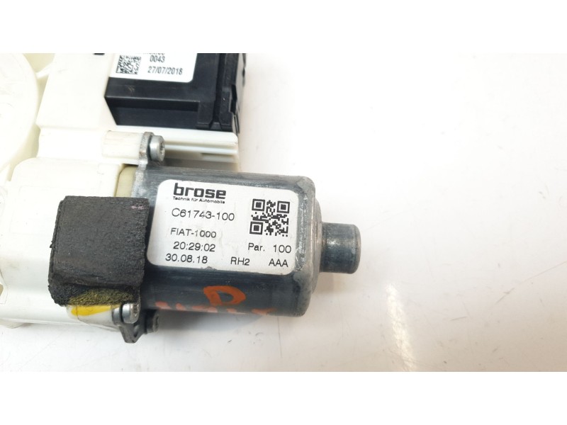 Recambio de motor elevalunas delantero derecho para jeep compass ii longitude 4x2 referencia OEM IAM C61743100  