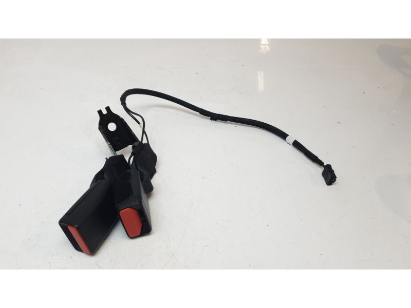 Recambio de enganche cinturon trasero central para citroën c4 berlina e-feel referencia OEM IAM 6780917ETB  