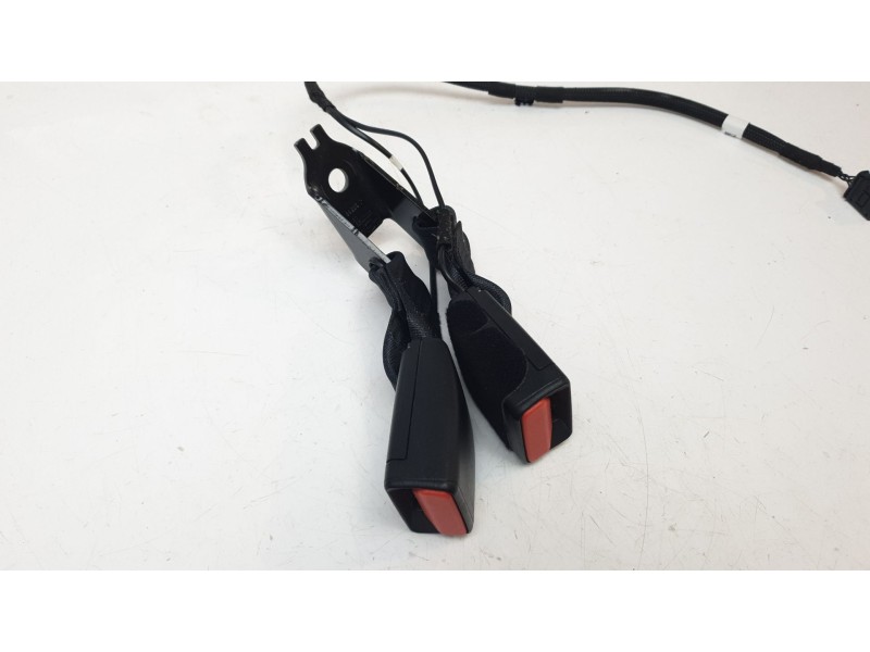 Recambio de enganche cinturon trasero central para citroën c4 berlina e-feel referencia OEM IAM 6780917ETB  