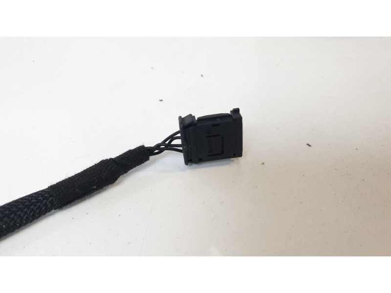 Recambio de enganche cinturon trasero central para citroën c4 berlina e-feel referencia OEM IAM 6780917ETB  