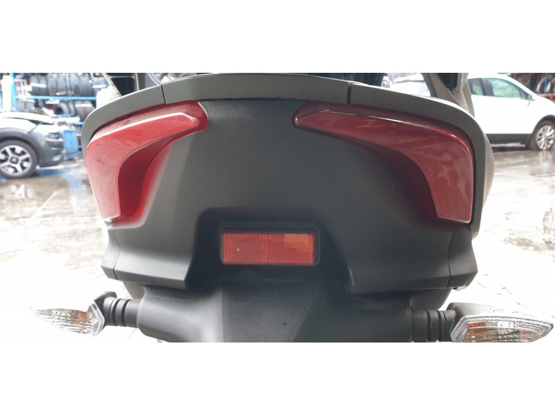 Recambio de moldura para yamaha tricity 300 referencia OEM IAM BX9F165100  