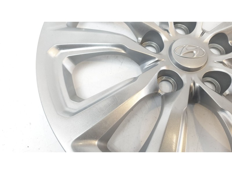 Recambio de tapacubos para hyundai kona pure referencia OEM IAM 52960J9000  