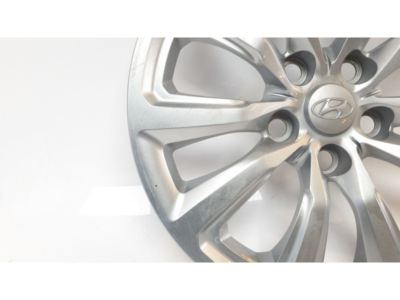 Recambio de tapacubos para hyundai kona pure referencia OEM IAM 52960J9000  