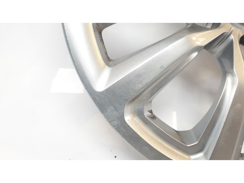 Recambio de tapacubos para hyundai kona pure referencia OEM IAM 52960J9000  