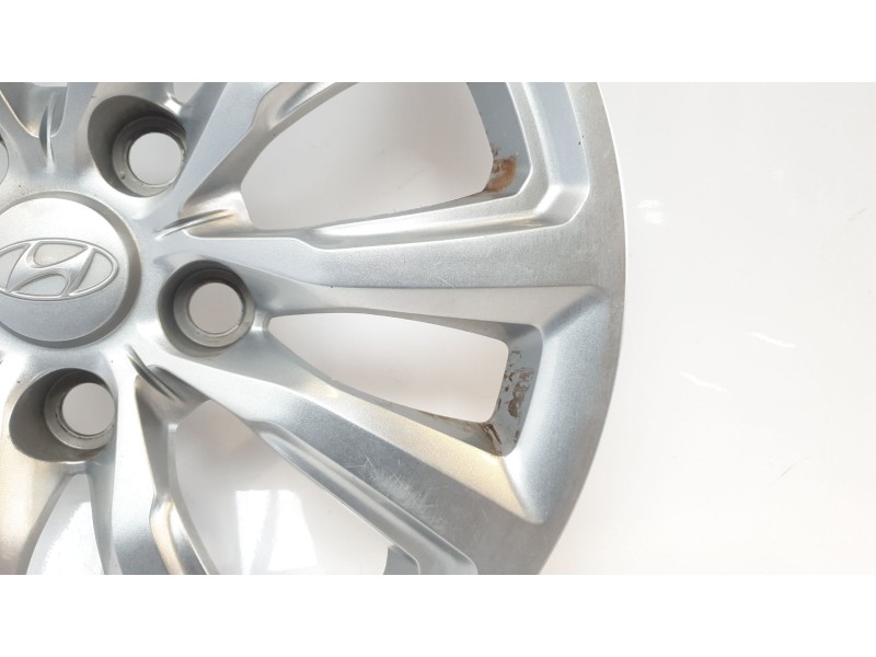 Recambio de tapacubos para hyundai kona pure referencia OEM IAM 52960J9000  