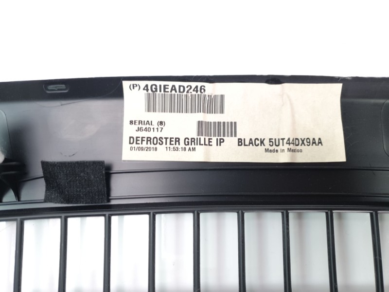 Recambio de moldura para jeep compass ii longitude 4x2 referencia OEM IAM 5UT44DX9AA  