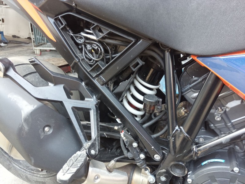 Recambio de amortiguador trasero para ktm super adventure 1290 super adventure s referencia OEM IAM   