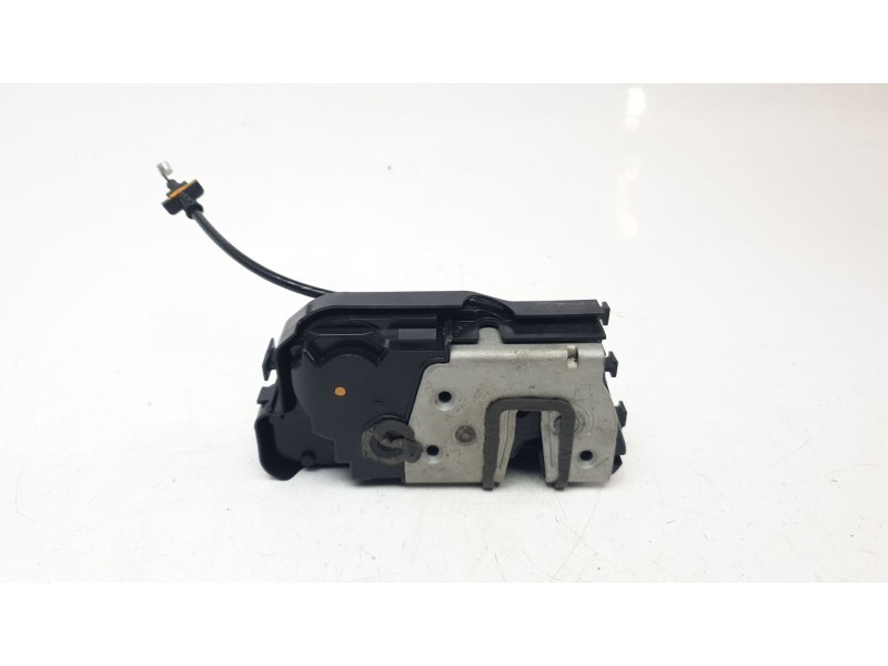 Recambio de cerradura puerta trasera derecha para ford puma hybrid titanium design referencia OEM IAM H1BAA26412CE  