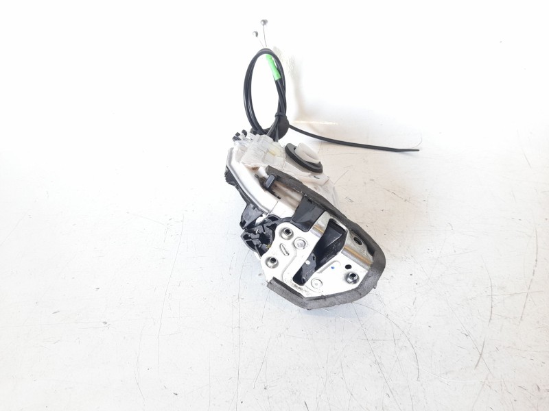 Recambio de cerradura puerta trasera derecha para toyota hilux vii 2.4 d referencia OEM IAM 690500K110  