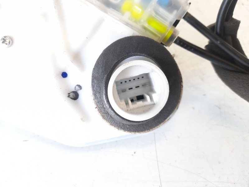 Recambio de cerradura puerta trasera derecha para toyota hilux vii 2.4 d referencia OEM IAM 690500K110  