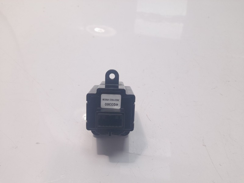 Recambio de warning para kia sportage referencia OEM IAM 93790P1000WK  