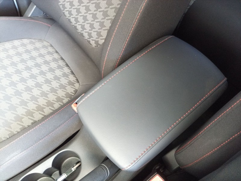 Recambio de apoyabrazos central para mg mg zs suv 1.5 vti referencia OEM IAM 10260892  