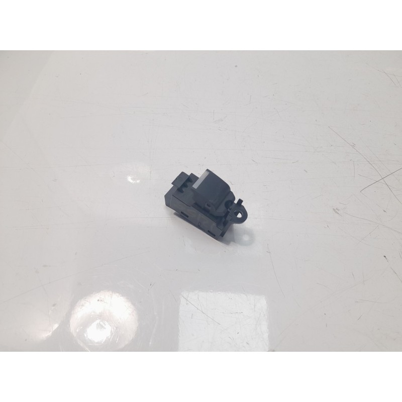 Recambio de mando elevalunas trasero derecho para land rover discovery sport (l550) 2.0 d 4x4 referencia OEM IAM LR059773  