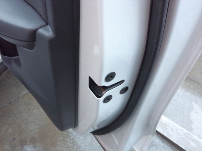 Recambio de cerradura puerta delantera derecha para mg mg zs suv 1.5 vti referencia OEM IAM 10645781  