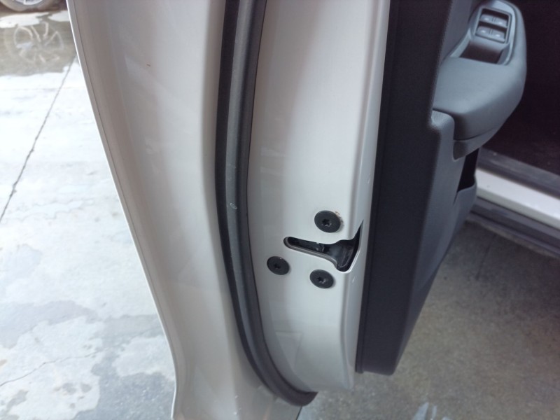 Recambio de cerradura puerta delantera izquierda para mg mg zs suv 1.5 vti referencia OEM IAM 10845780  