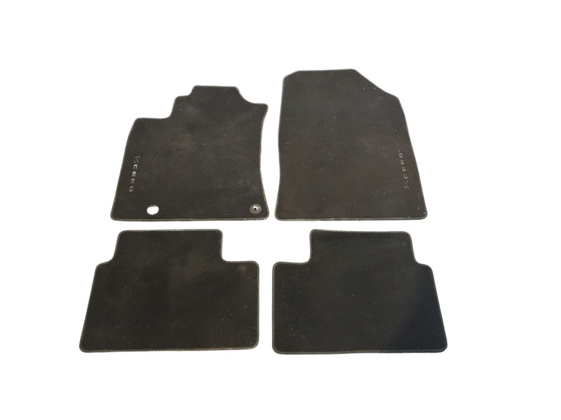 Recambio de juego alfombrillas para kia xceed drive referencia OEM IAM J7143ADE50  