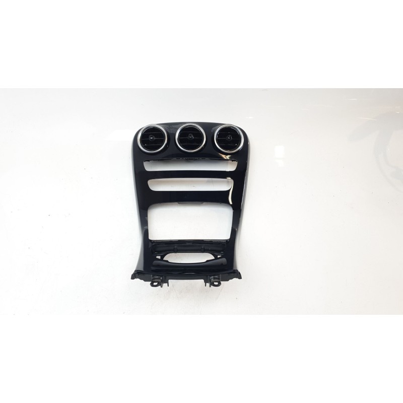 Recambio de aireador central para mercedes-benz clase c (w205) familiar 2.1 cdi cat referencia OEM IAM A2056805107  