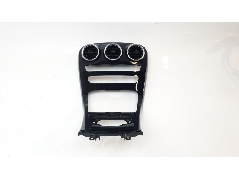 Recambio de aireador central para mercedes-benz clase c (w205) familiar 2.1 cdi cat referencia OEM IAM A2056805107  