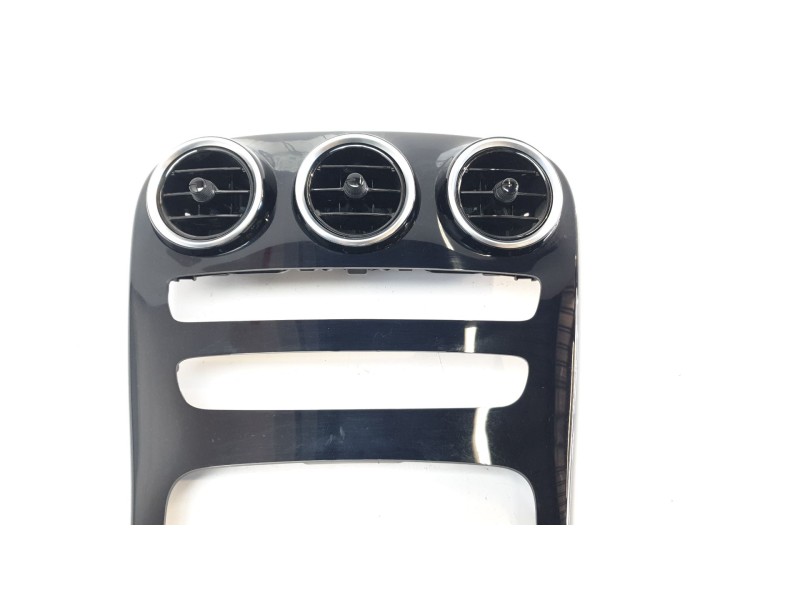 Recambio de aireador central para mercedes-benz clase c (w205) familiar 2.1 cdi cat referencia OEM IAM A2056805107  