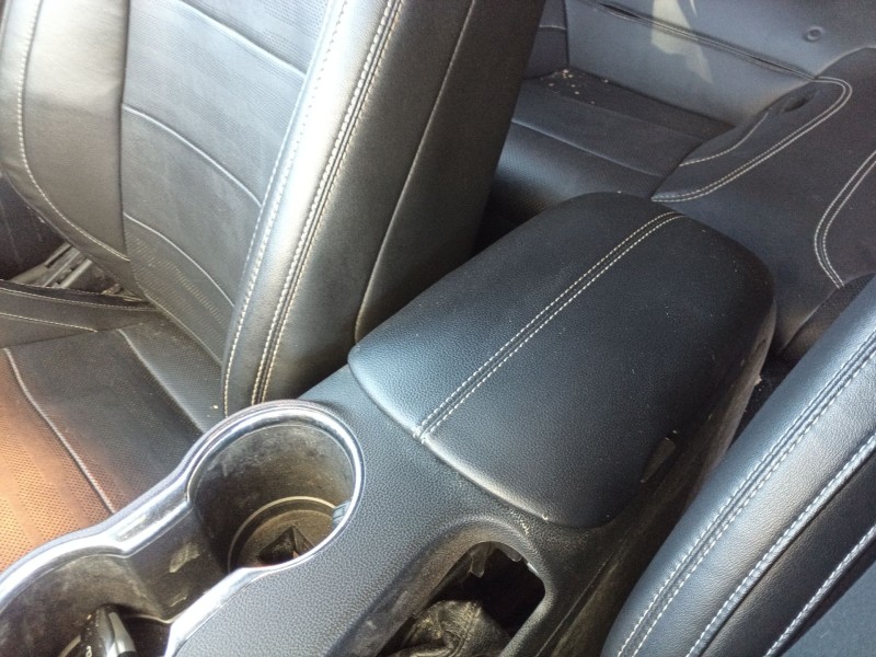 Recambio de apoyabrazos central para ford mustang gt referencia OEM IAM   