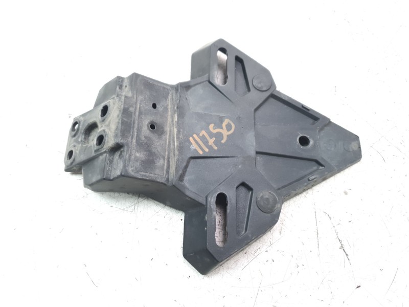 Recambio de portamatriculas para honda cb 650r referencia OEM IAM 80101MKYD50  