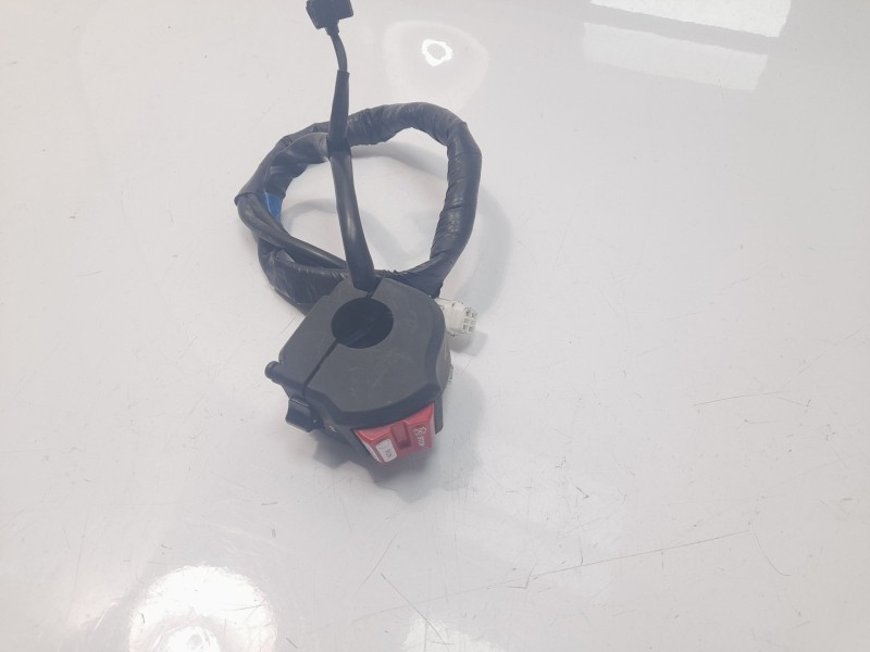 Recambio de piña luces derecha para yamaha xsr 700 xsr 700 referencia OEM IAM B34839750100  