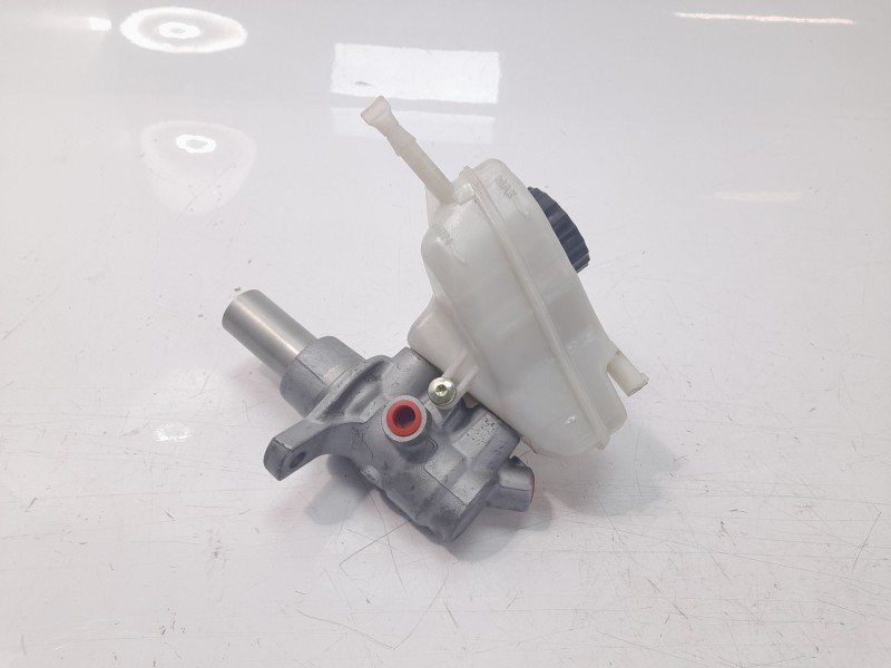 Recambio de bomba freno para mercedes-benz clase c (w205) familiar 2.1 cdi cat referencia OEM IAM 2054300001  
