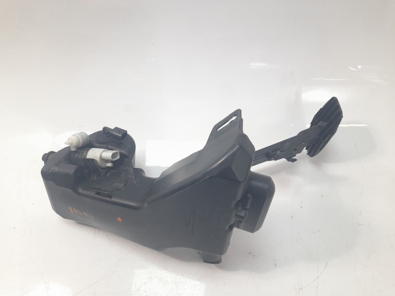 Recambio de deposito limpia para mercedes-benz clase c (w205) familiar 2.1 cdi cat referencia OEM IAM A2058600160 A2058600860 