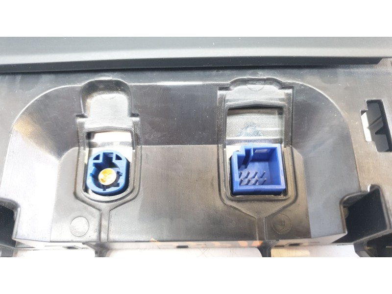 Recambio de pantalla multifuncion para mercedes-benz clase c (w205) familiar 2.1 cdi cat referencia OEM IAM A2059026902 A0263701