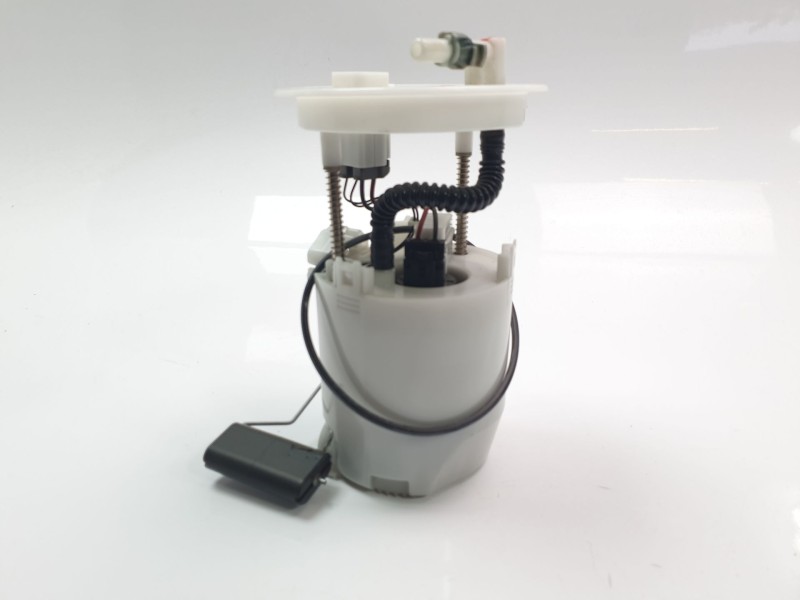 Recambio de bomba combustible para suzuki swift (az) referencia OEM IAM 1510052R40  