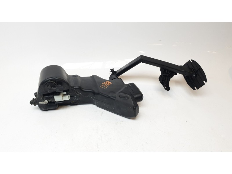 Recambio de deposito limpia para mercedes-benz clase c (w205) lim. c 200 (205.077) referencia OEM IAM A2058600860  