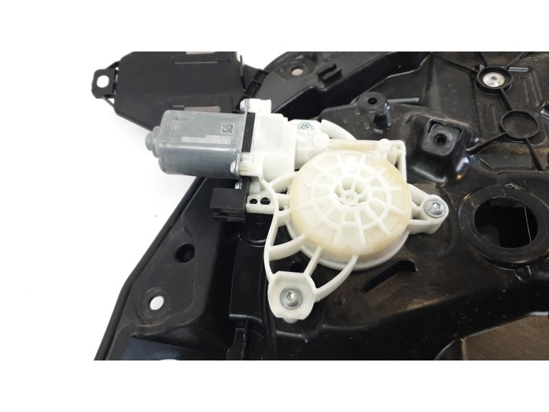 Recambio de elevalunas delantero derecho para mercedes-benz clase c (w205) lim. c 200 (205.077) referencia OEM IAM A2057204823  
