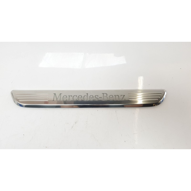 Recambio de moldura para mercedes-benz clase c (w205) lim. c 200 (205.077) referencia OEM IAM A2056802335  