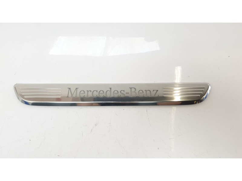 Recambio de moldura para mercedes-benz clase c (w205) lim. c 200 (205.077) referencia OEM IAM A2056802335  