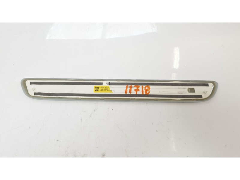Recambio de moldura para mercedes-benz clase c (w205) lim. c 200 (205.077) referencia OEM IAM A2056802335  